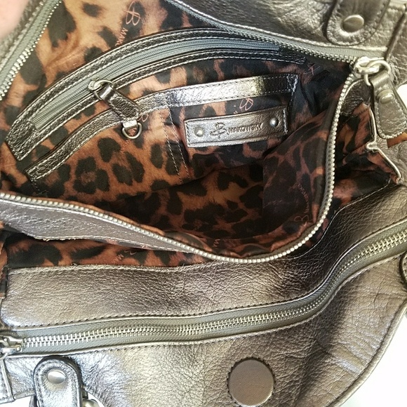 B. Makowsky Silver Hobo Bag Lots of Pockets - Picture 6 of 8